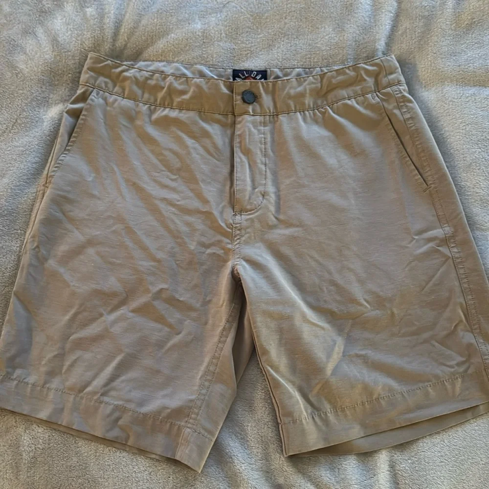 FAHERTY khaki shorts